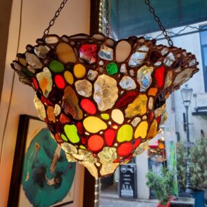 Plafonieră Tiffany Barb realizată manual, cu design geometric multicolor